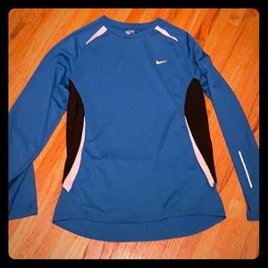 Final sale. Nike tech shirt used condition. Size M